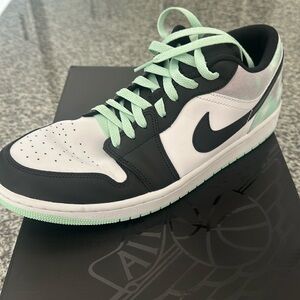 Air Jordan 1 Low SE 11